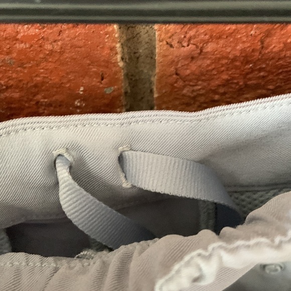 Nike Dri fit Gray Pleated Golf Athletic Midi Shorts - Picture 8 of 9